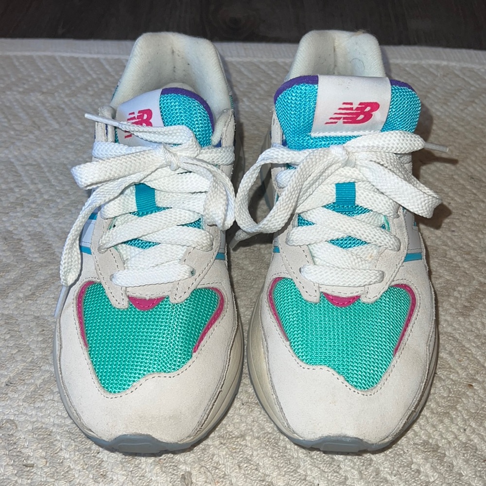 New balance 57/40 womens tennis shoe size 6.5 perfect condition only worn 4x